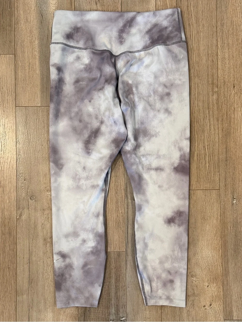 Nike Cropped Tie-Dye Leggings in Light Gray and Lavender